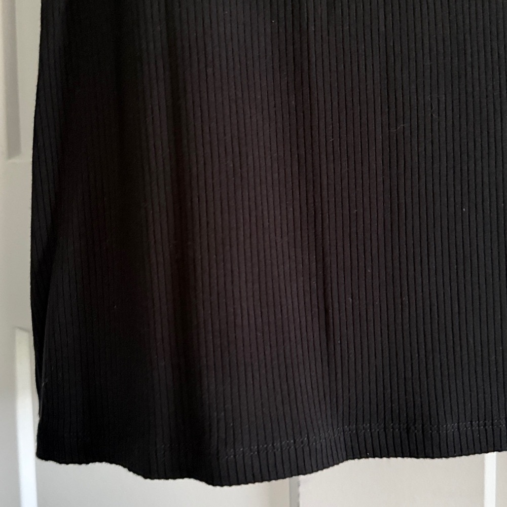 Chico's Elegant Black Ribbed Sleeveless Top. Size 1 - Picture 3 of 6